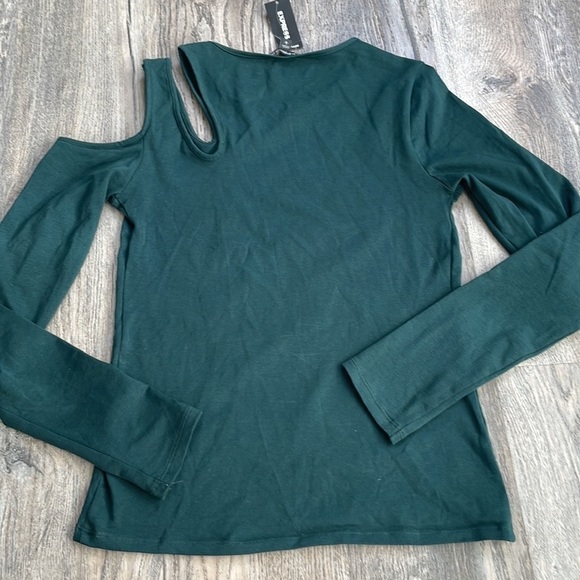 NWT Express Women’s Emerald Green long Sleeve Tee with Shoulder Cut Out, size sm - Picture 7 of 7